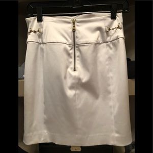 White mini skirt with lining
